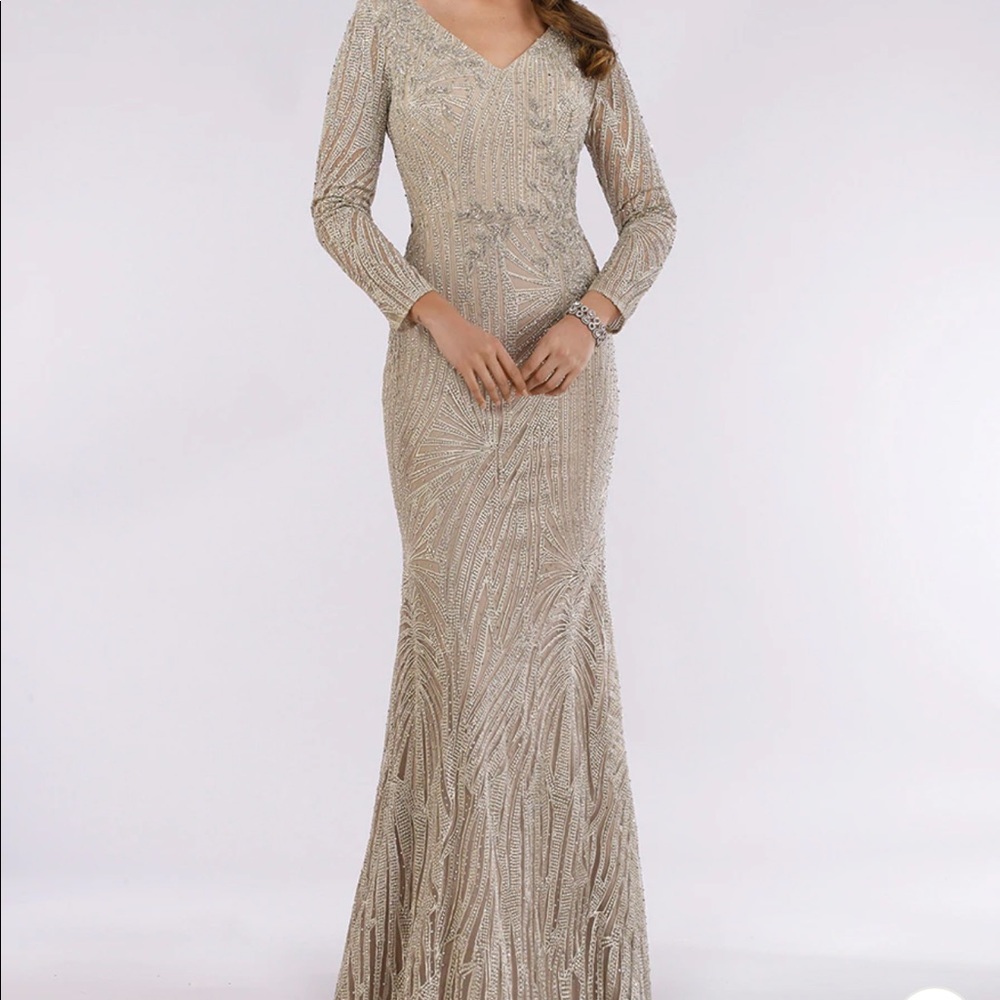 NWT LARA dress 29617 - LONG SLEEVES LACE MERMAID GOWN - Perfect for MOB or MOG
